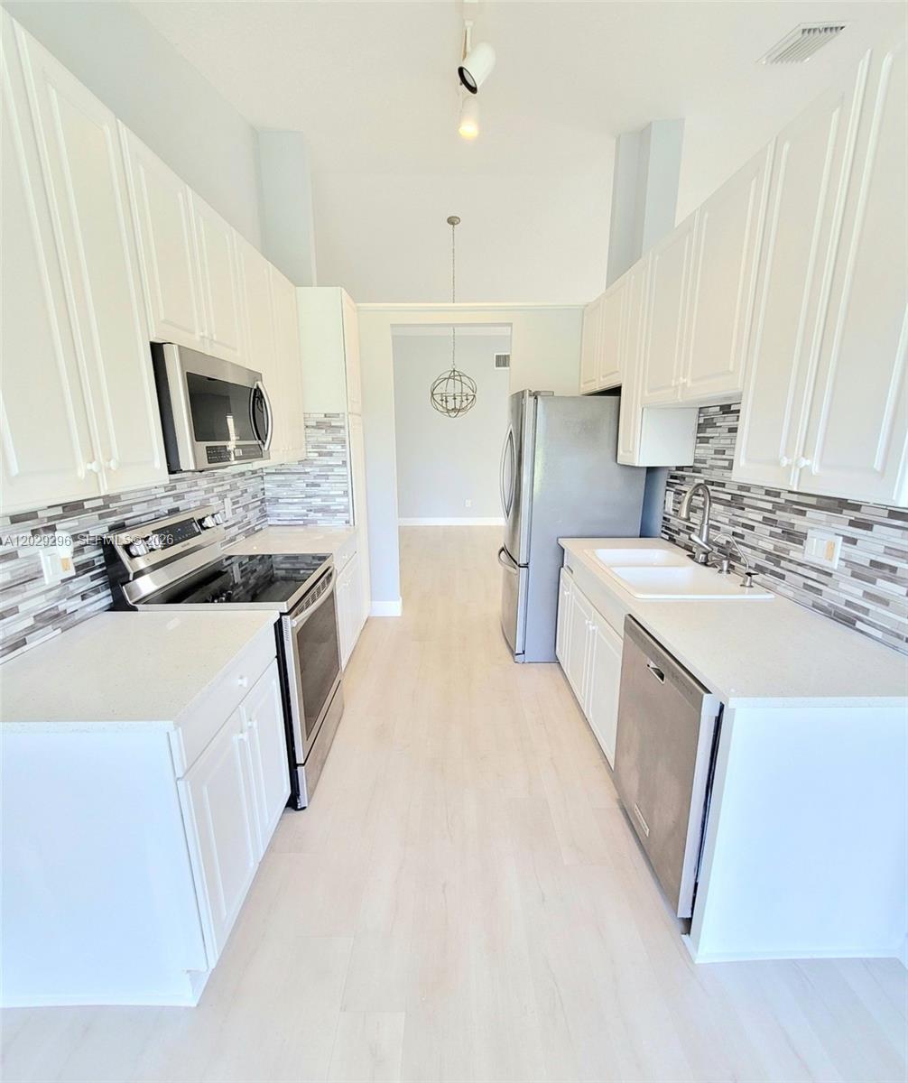 ST TROPEZ AT BOCA GOLF CO - Residential Lease