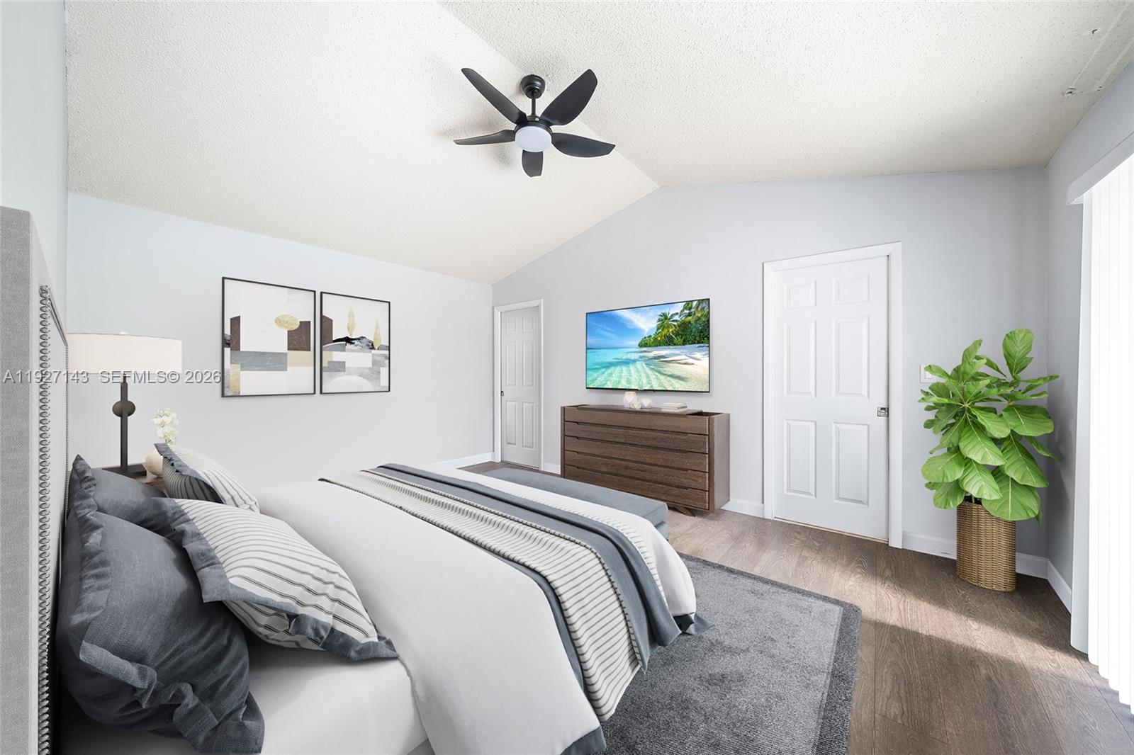 ROYAL GLEN - Residential
