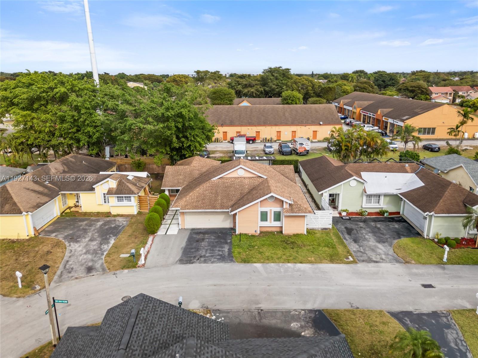 ROYAL GLEN - Residential