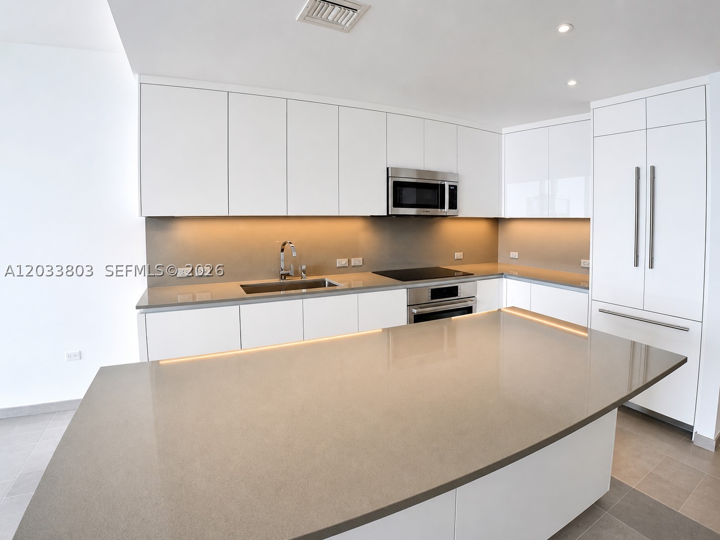 RISE CONDO - Residential
