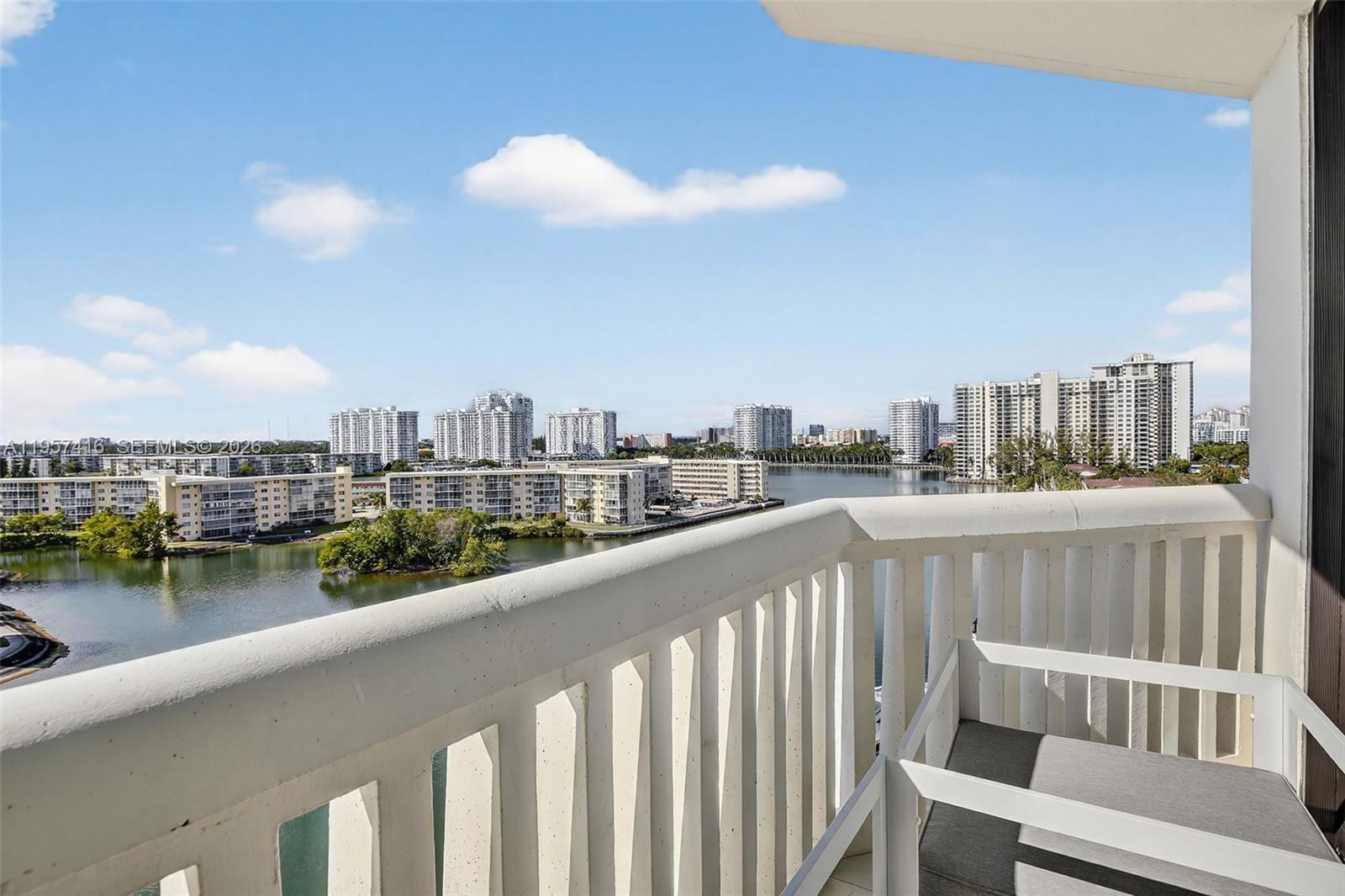 1000 ISL BLVD WILLIAMS IS - Residential