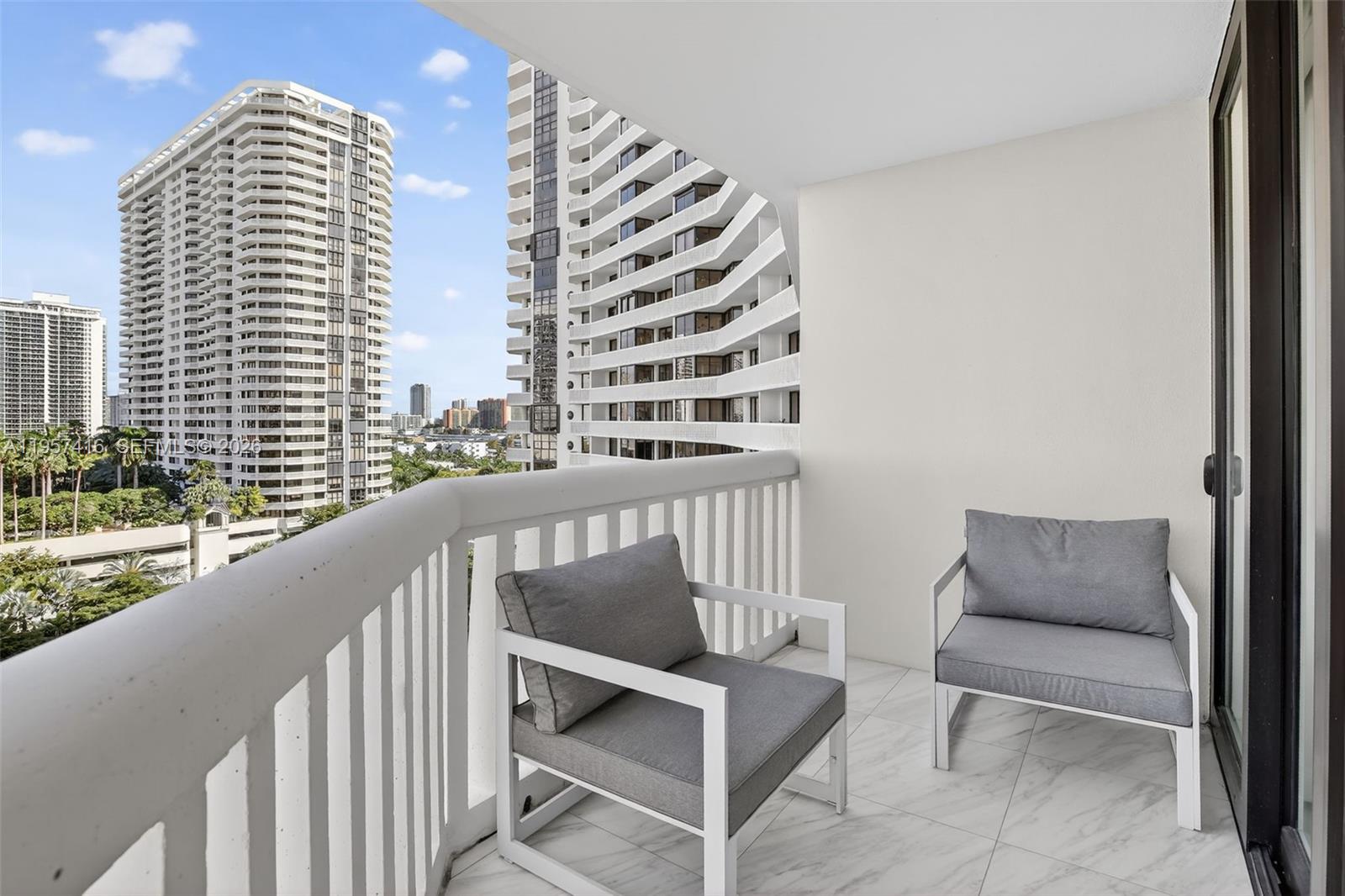 1000 ISL BLVD WILLIAMS IS - Residential