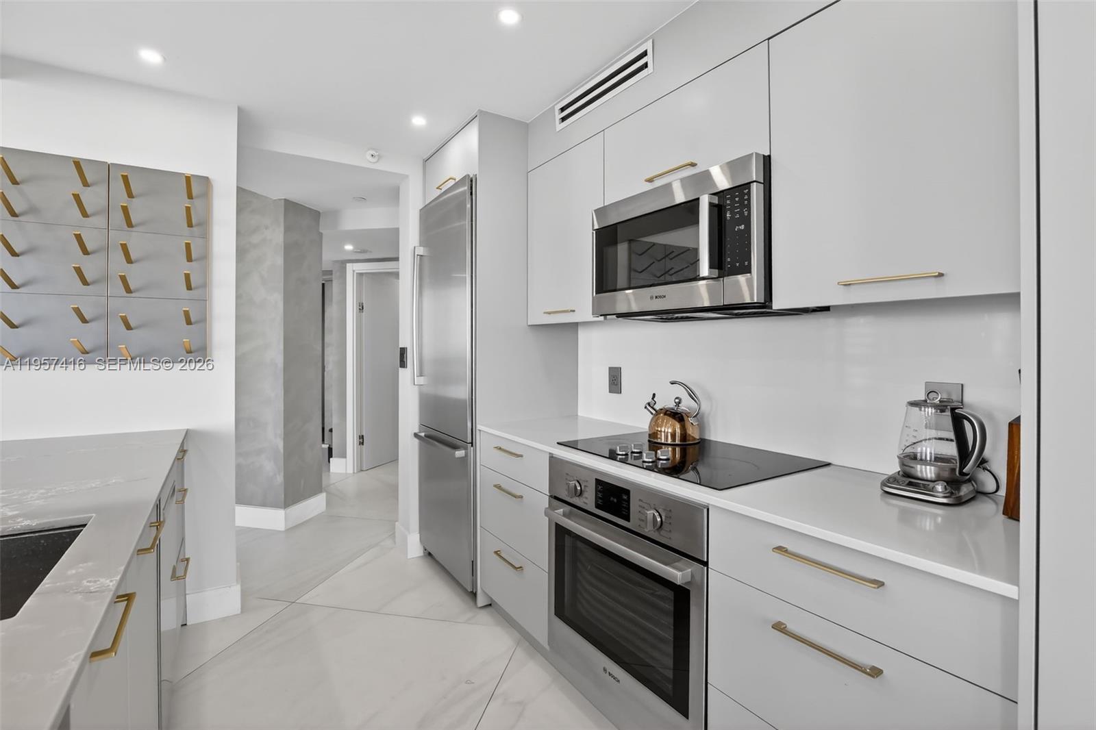 1000 ISL BLVD WILLIAMS IS - Residential
