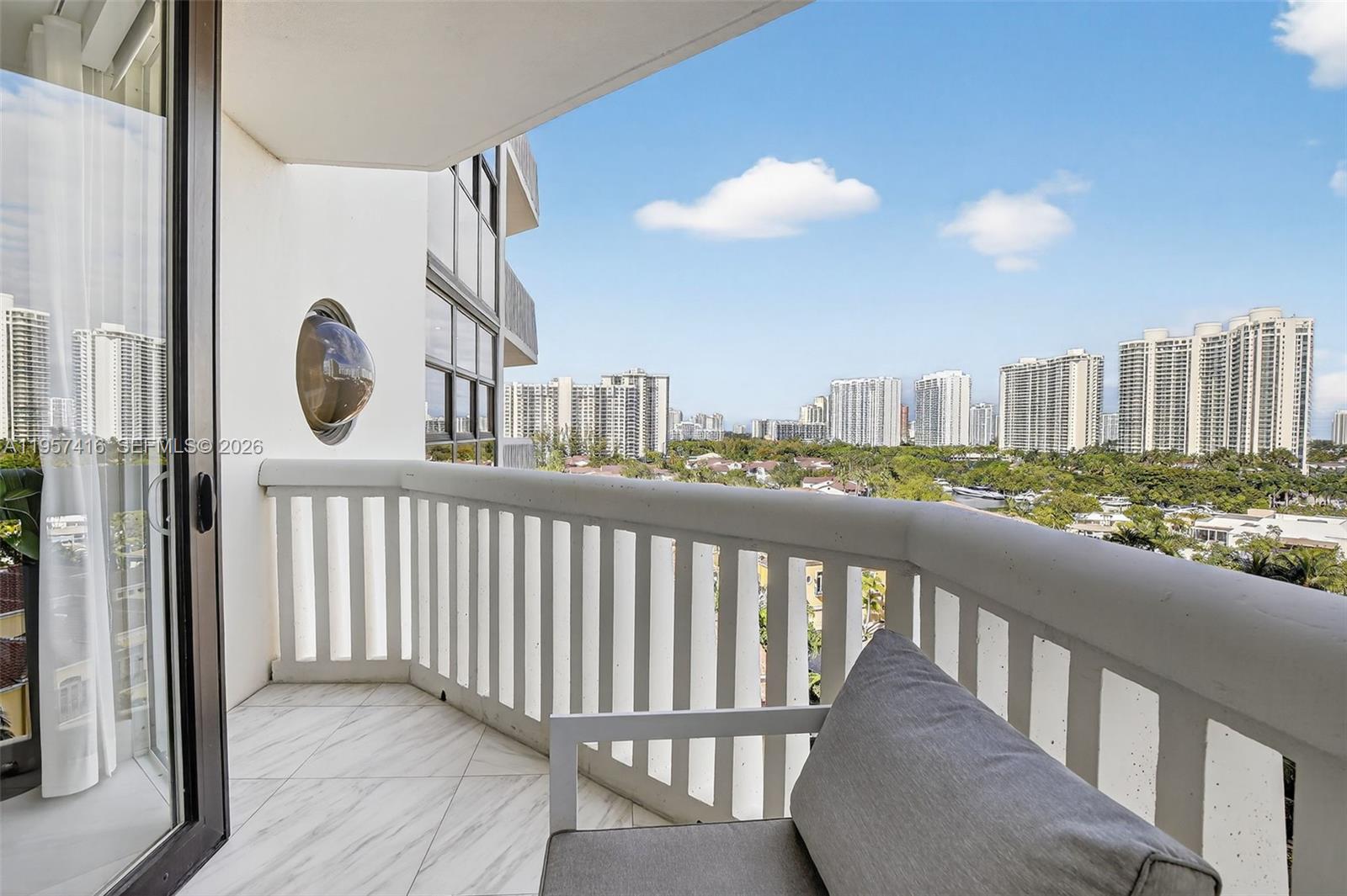 1000 ISL BLVD WILLIAMS IS - Residential