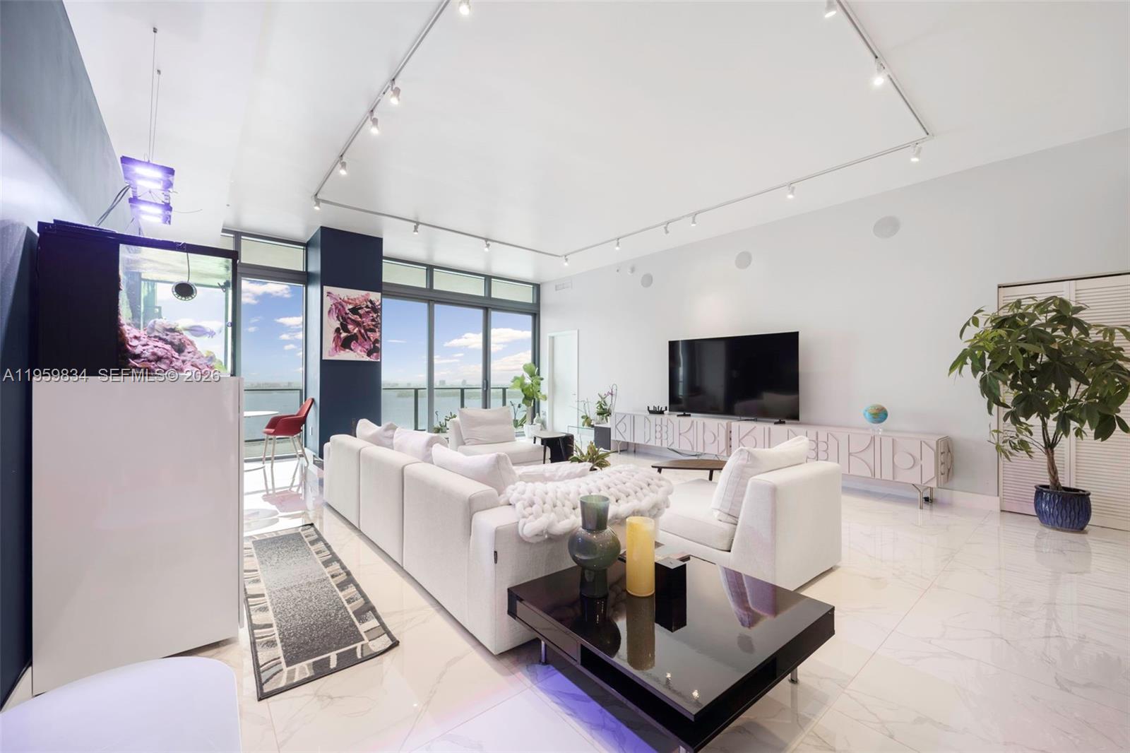 ICON BAY CONDO - Residential