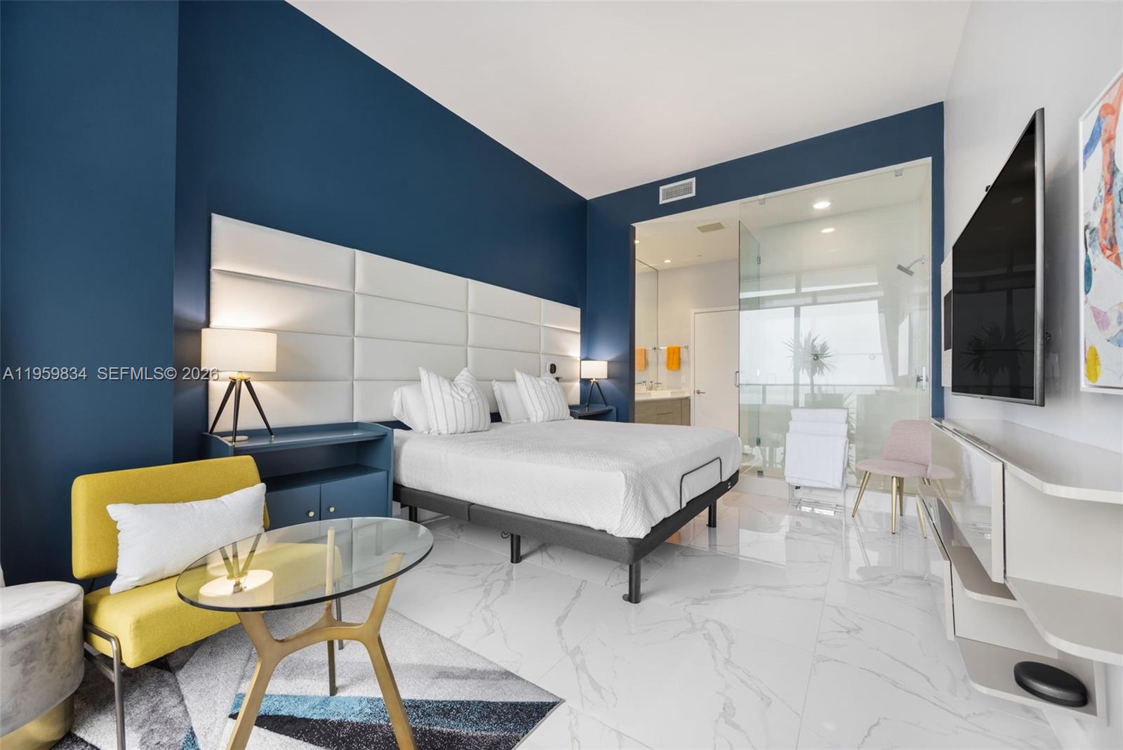 ICON BAY CONDO - Residential