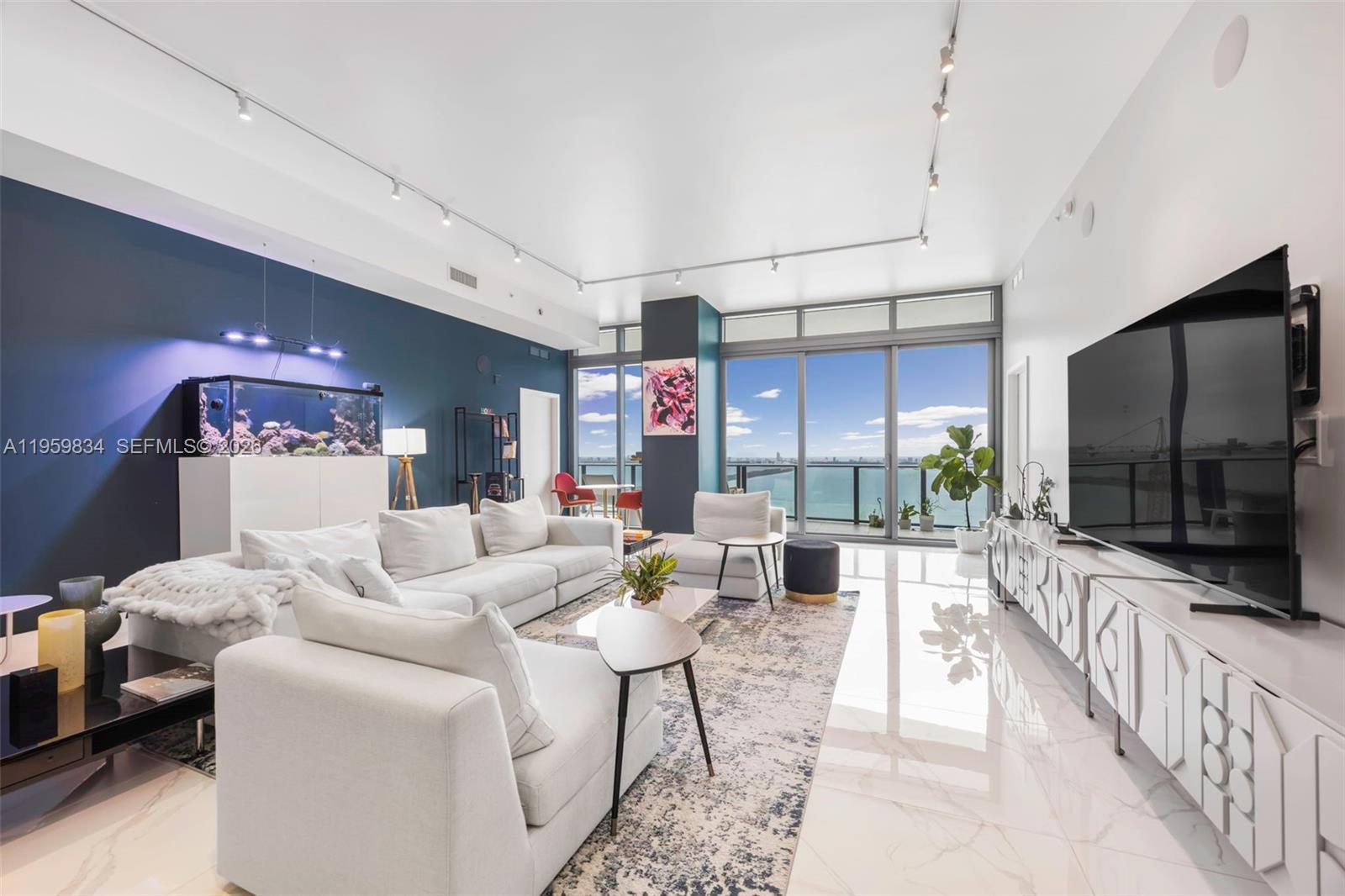 ICON BAY CONDO - Residential
