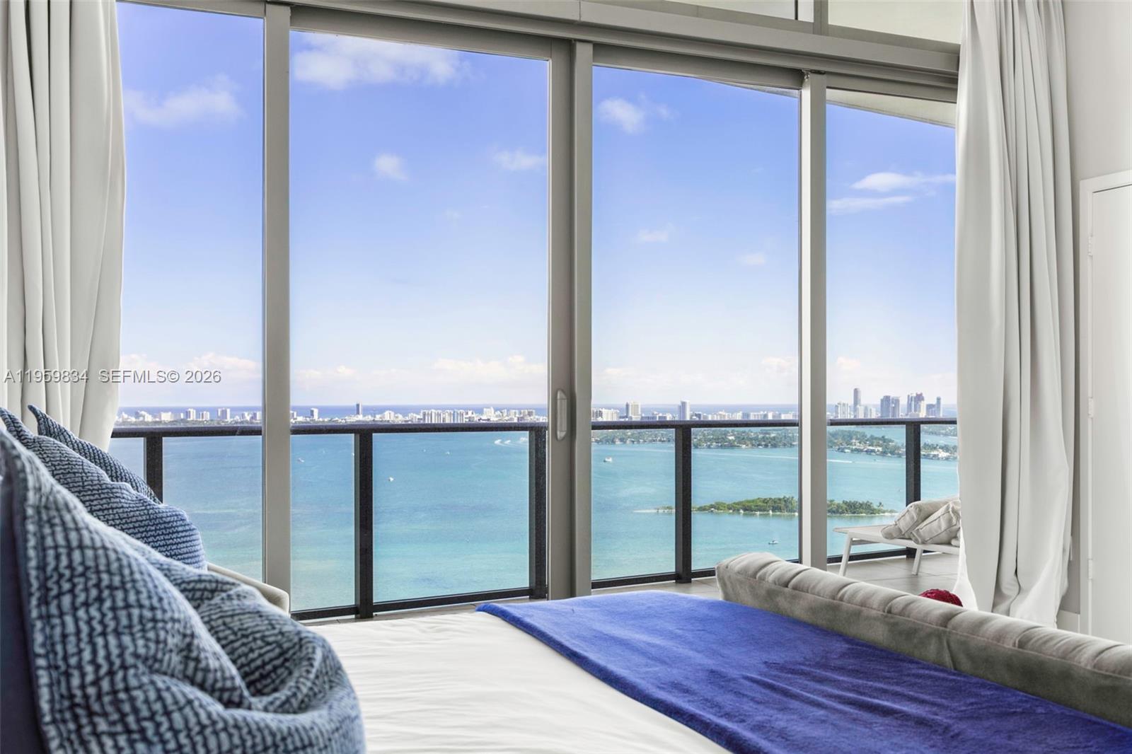 ICON BAY CONDO - Residential