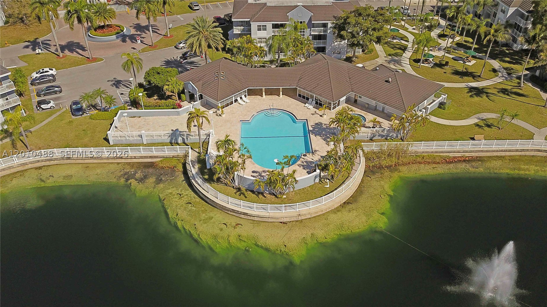 LE CLUB AT OLD CUTLER CON - Residential