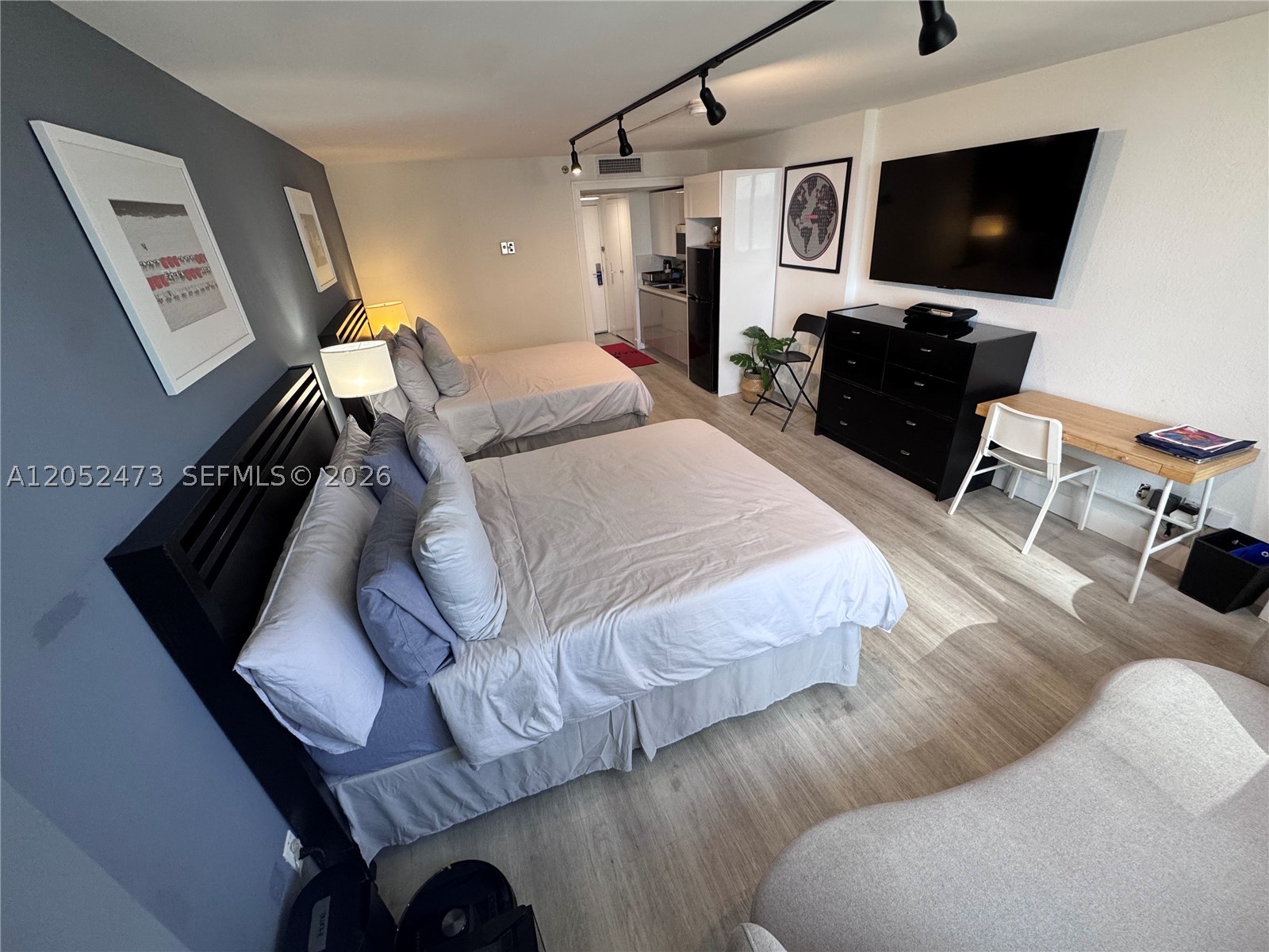 THE AVENTURA BEACH CLUB C - Residential Lease