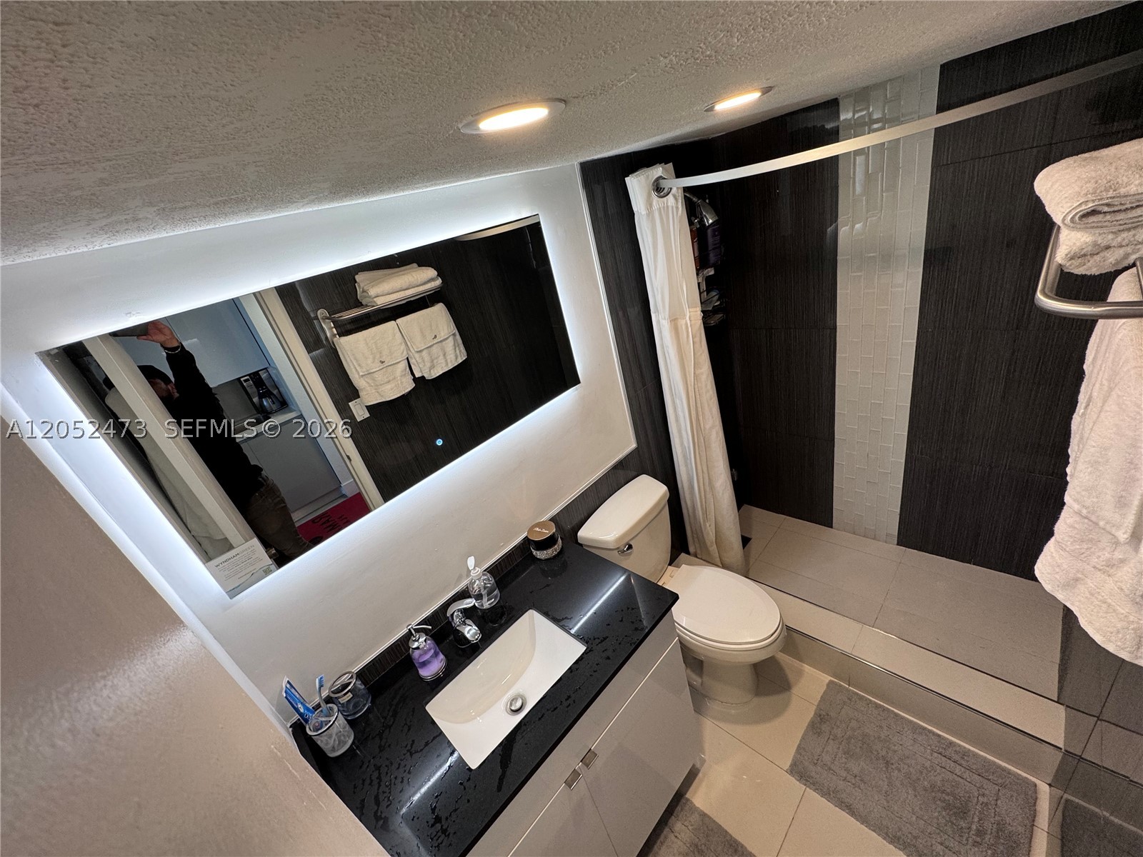 THE AVENTURA BEACH CLUB C - Residential Lease