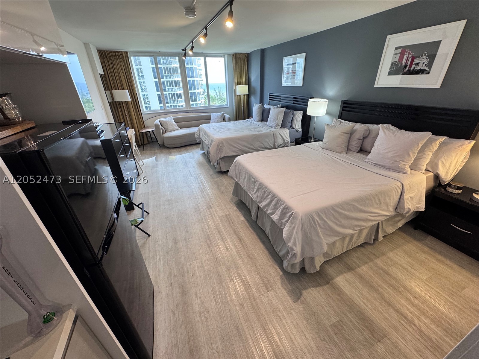 THE AVENTURA BEACH CLUB C - Residential Lease