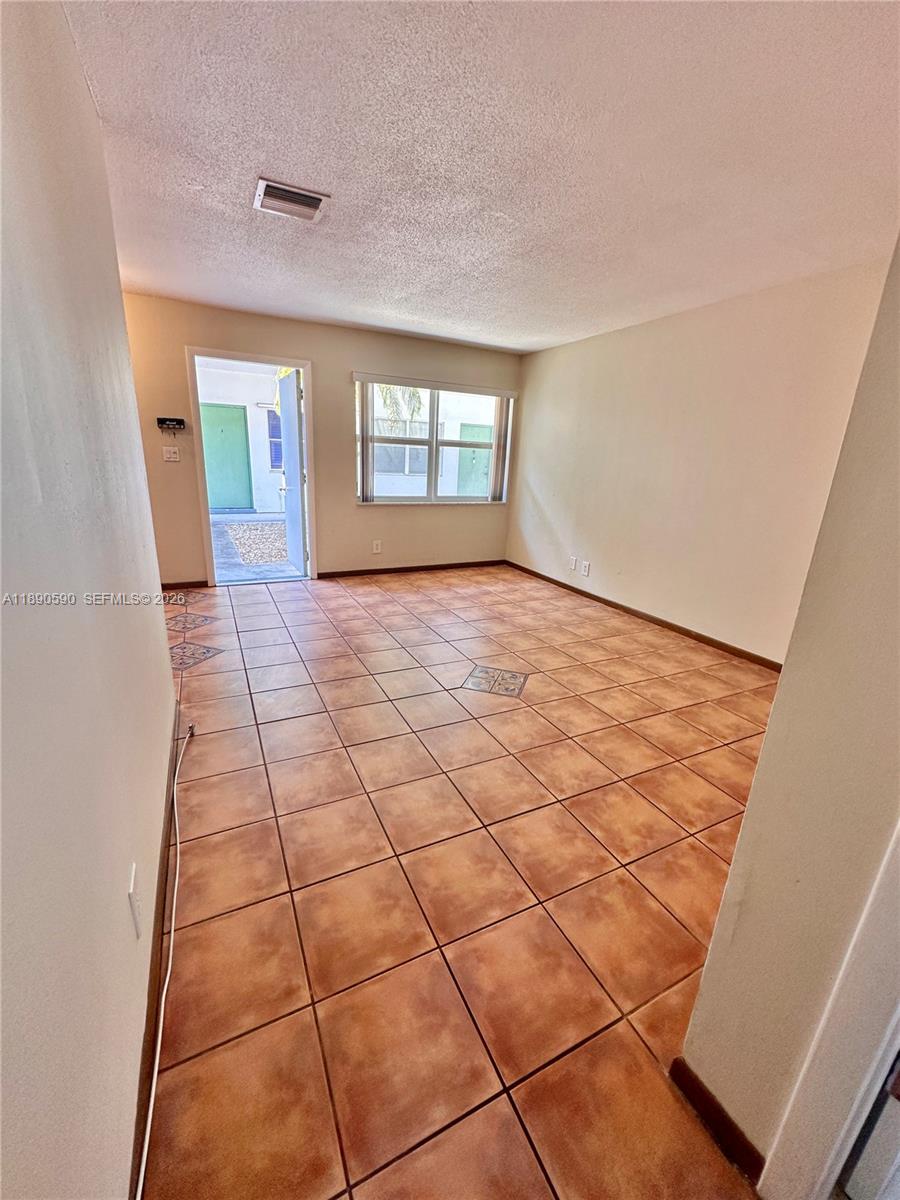PALMVIEW CONDOMINIUM APAR - Residential