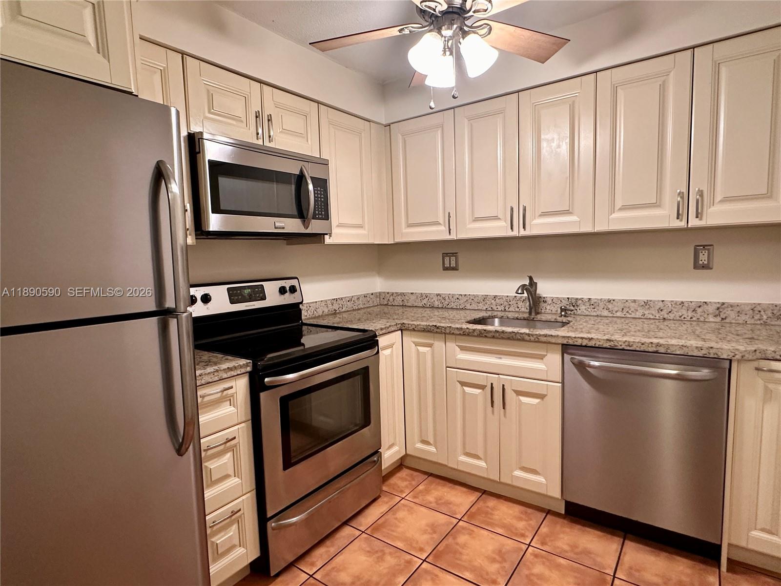 PALMVIEW CONDOMINIUM APAR - Residential