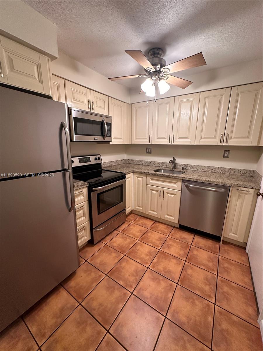 PALMVIEW CONDOMINIUM APAR - Residential
