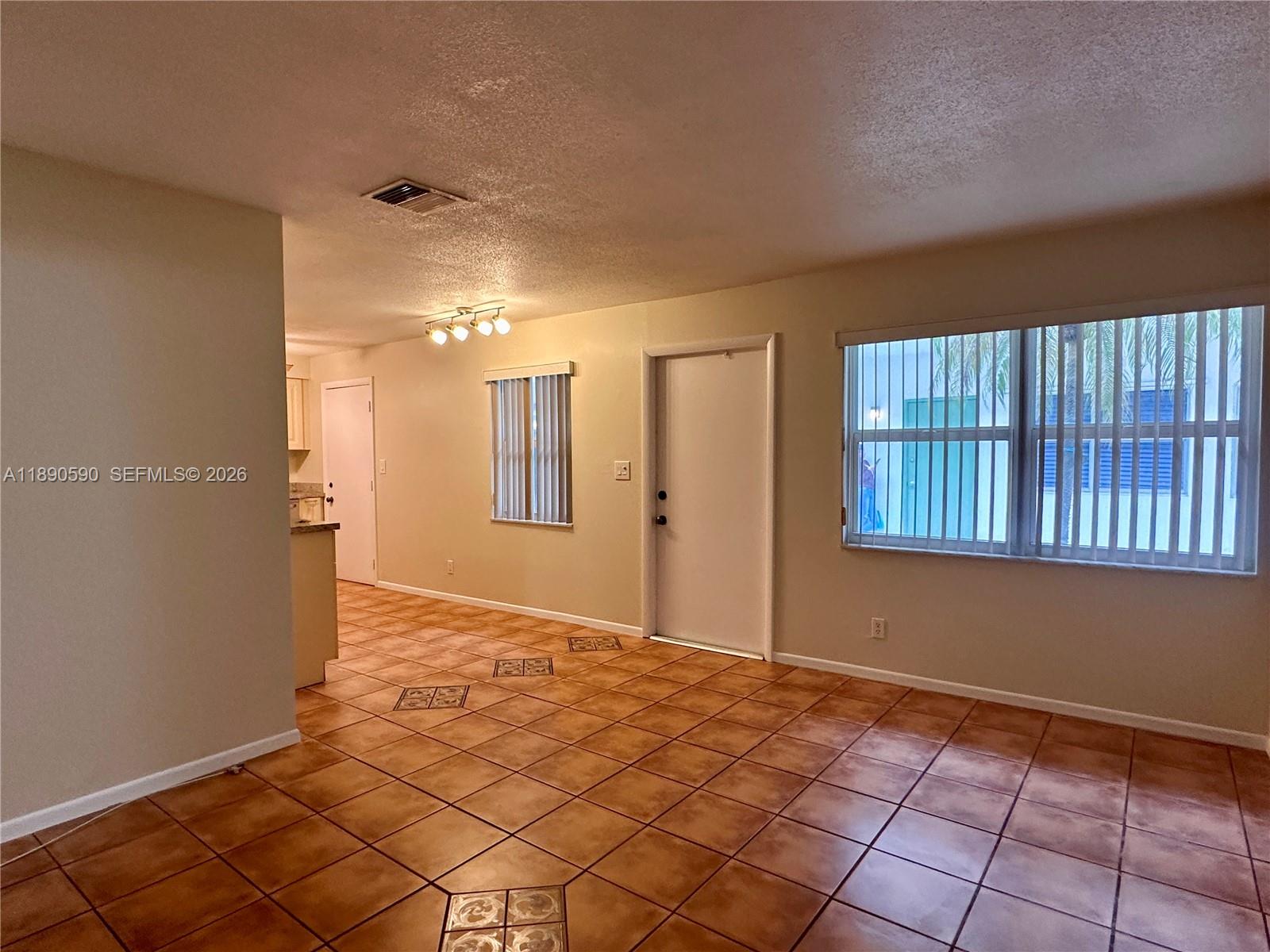 PALMVIEW CONDOMINIUM APAR - Residential