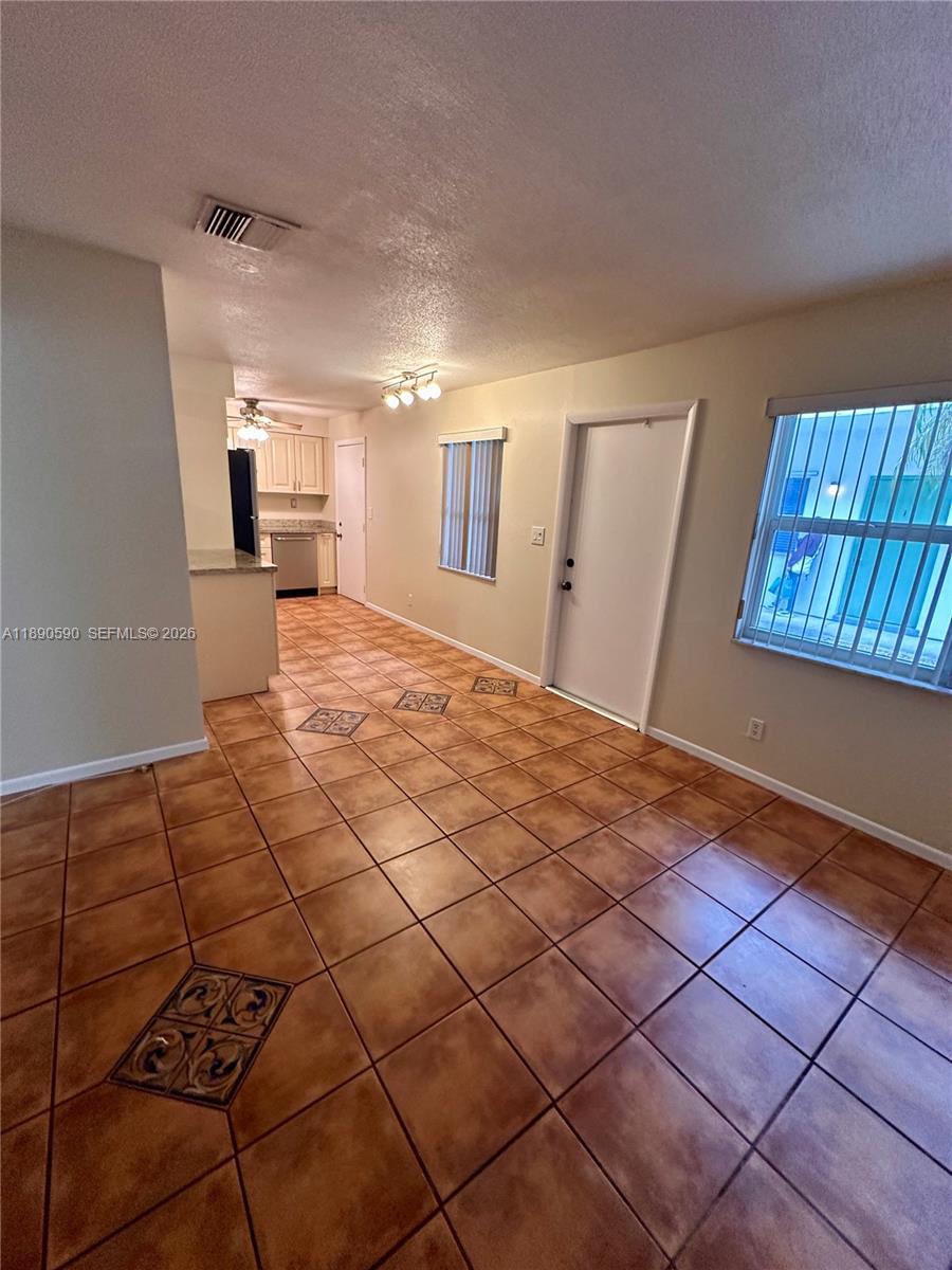 PALMVIEW CONDOMINIUM APAR - Residential