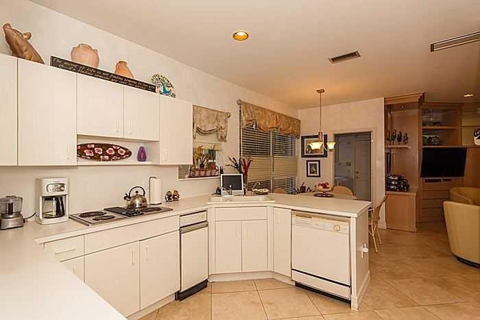 DORAL ESTATES VILLAS - Residential