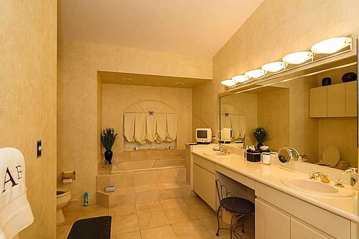 DORAL ESTATES VILLAS - Residential
