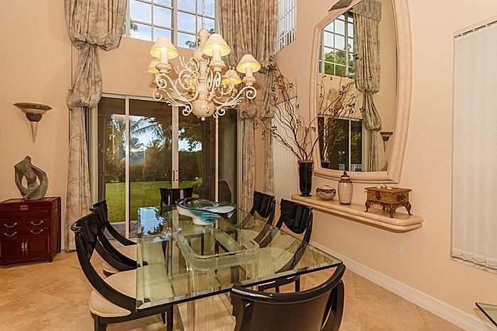DORAL ESTATES VILLAS - Residential