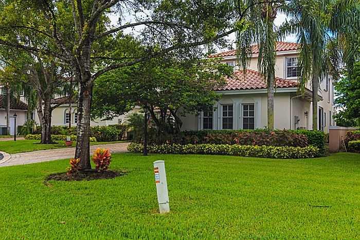 DORAL ESTATES VILLAS - Residential