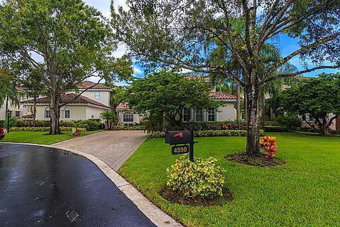 DORAL ESTATES VILLAS - Residential