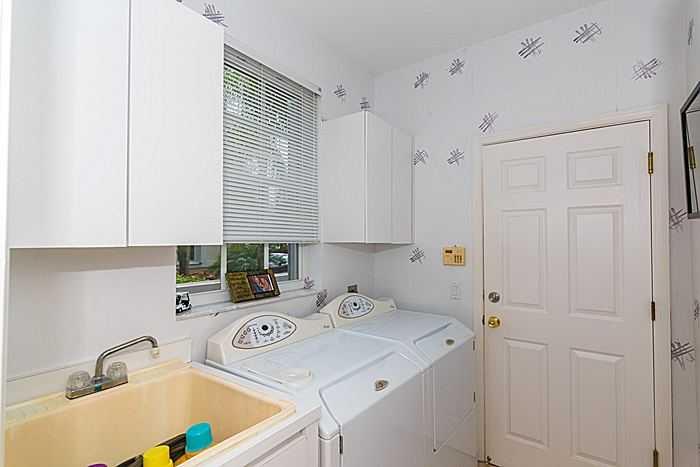 DORAL ESTATES VILLAS - Residential