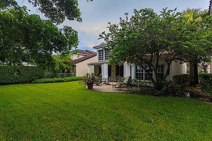DORAL ESTATES VILLAS - Residential