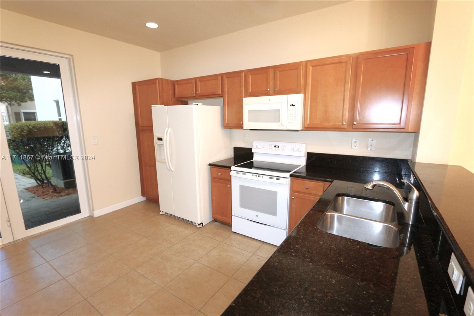 KENDALL SQUARE - Residential Lease