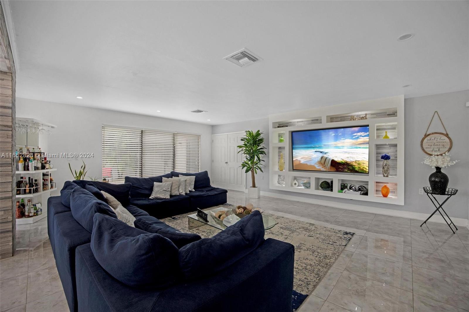 FAIRWAY HOUSE SEC 1 - Residential