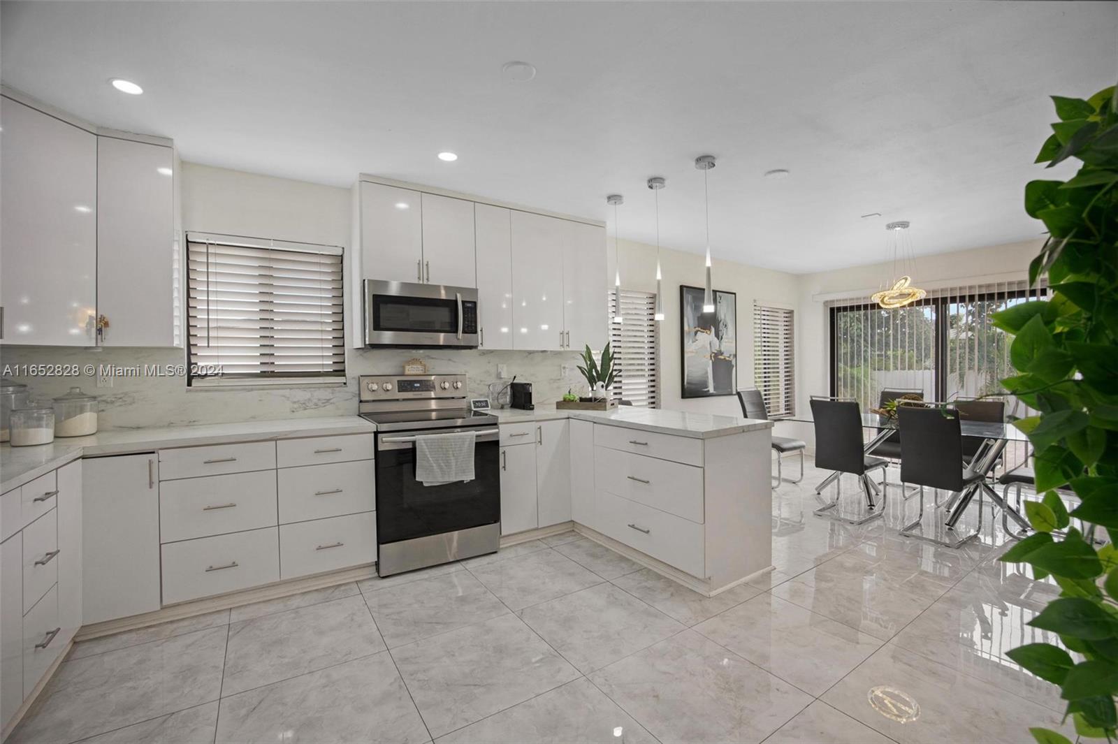 FAIRWAY HOUSE SEC 1 - Residential