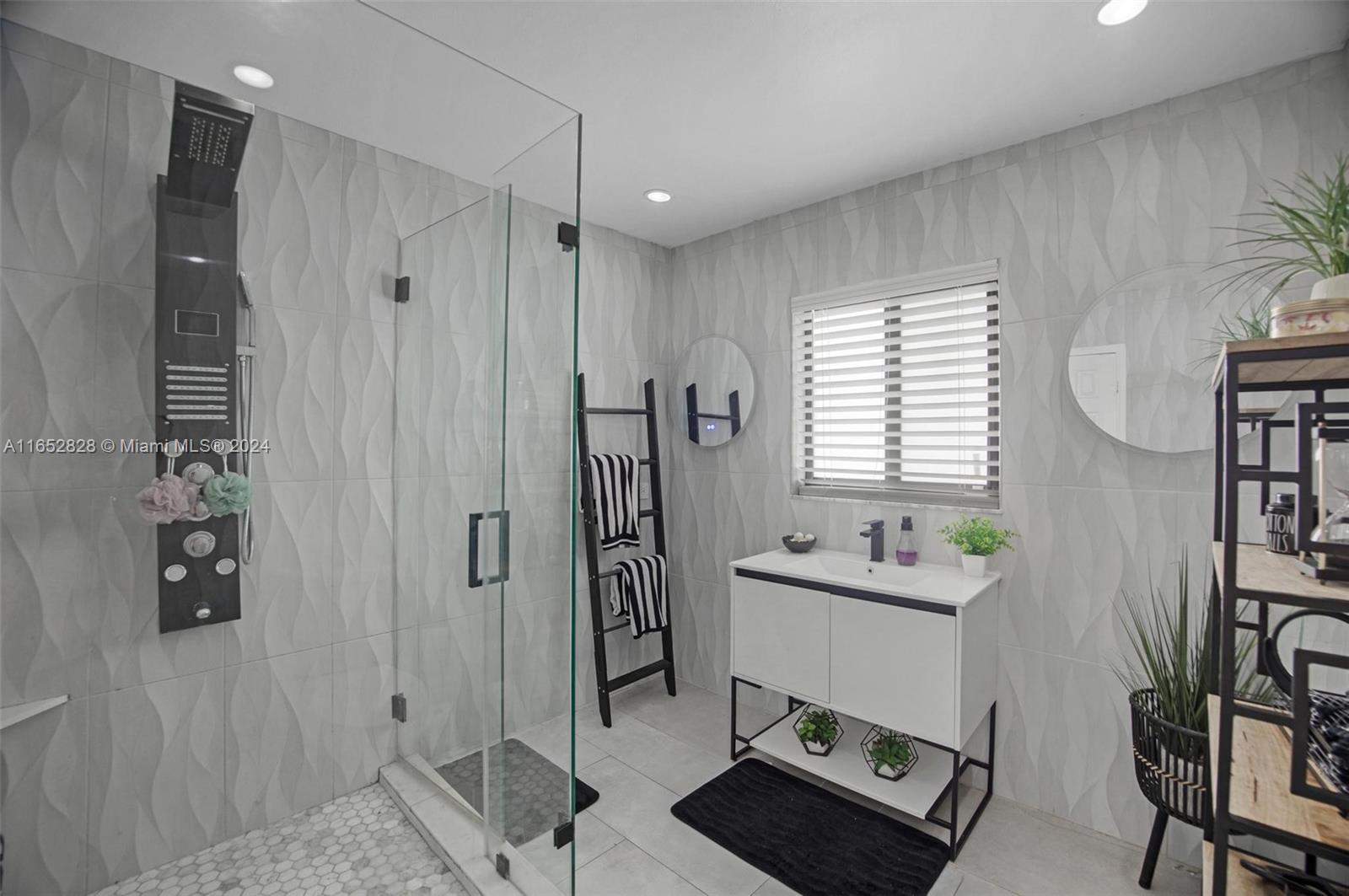 FAIRWAY HOUSE SEC 1 - Residential