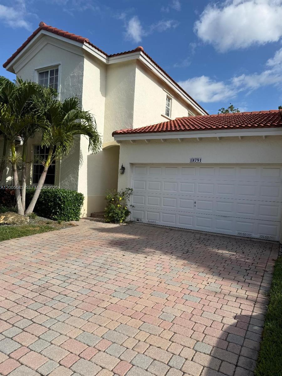 BEAUTIFUL 3/3 TOWNHOUSE WITH XTRA PRIVATE BACK YARD