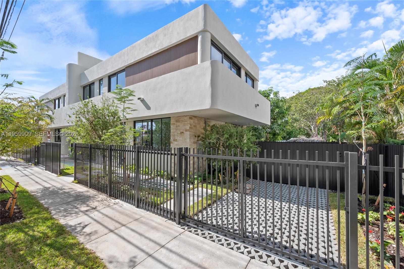 AMND MIAMI SUBURBAN ACRES - Residential