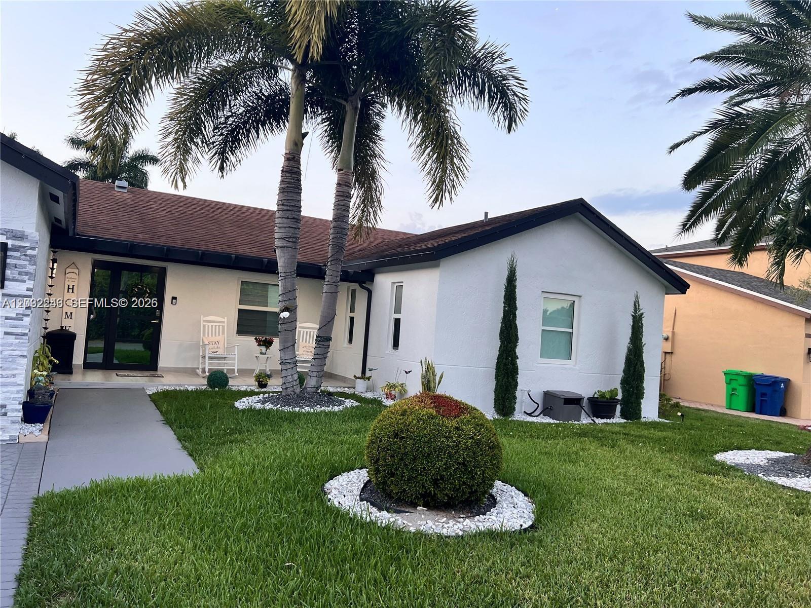 BANYAN ESTATES - Residential Lease