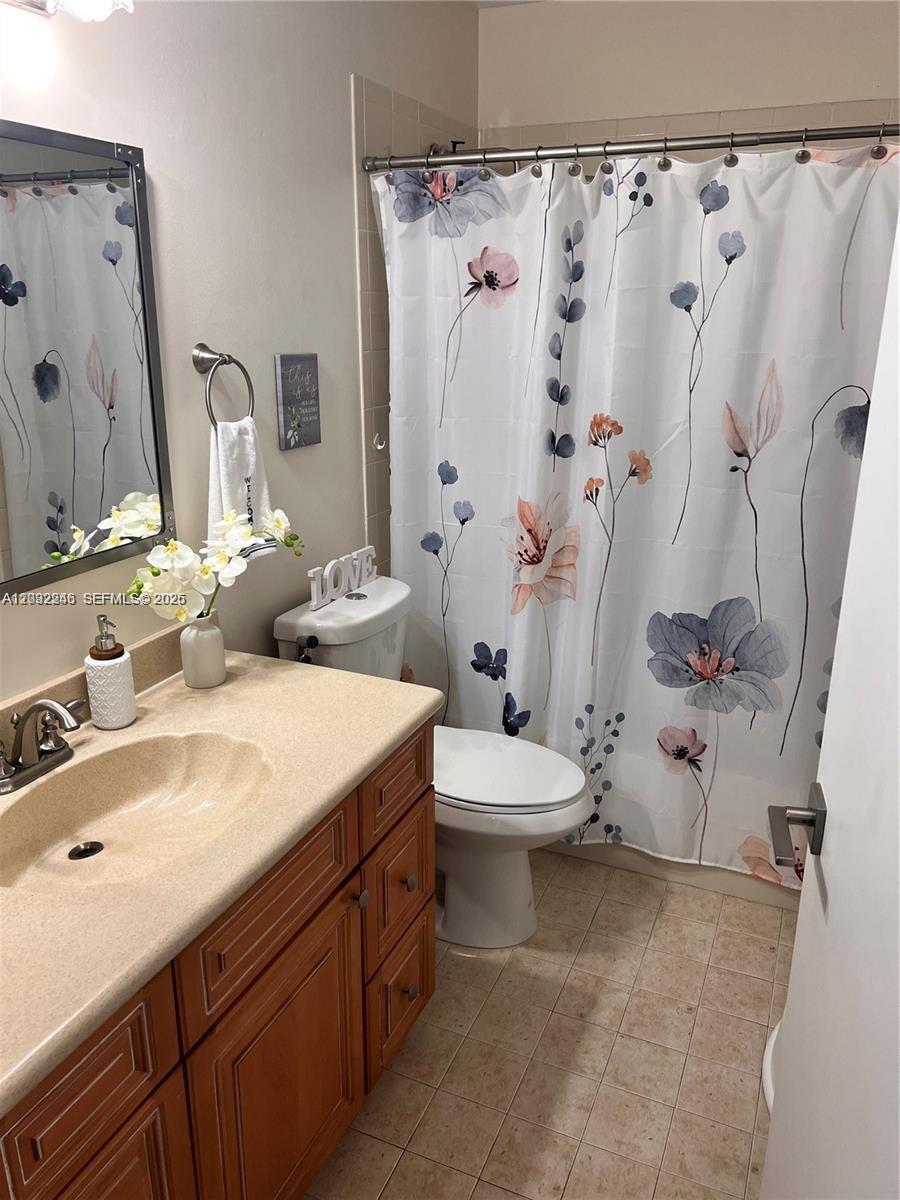 BANYAN ESTATES - Residential Lease