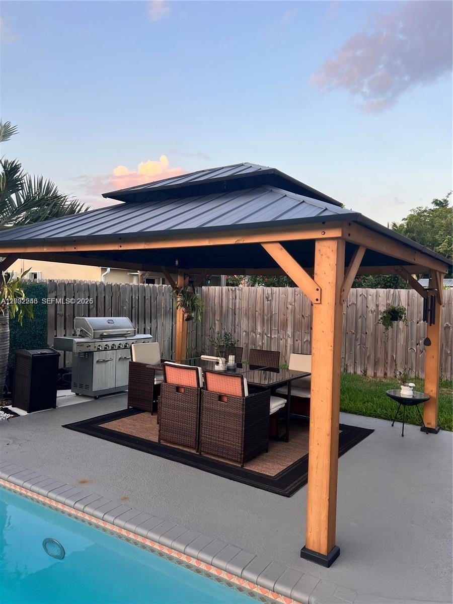 BANYAN ESTATES - Residential Lease