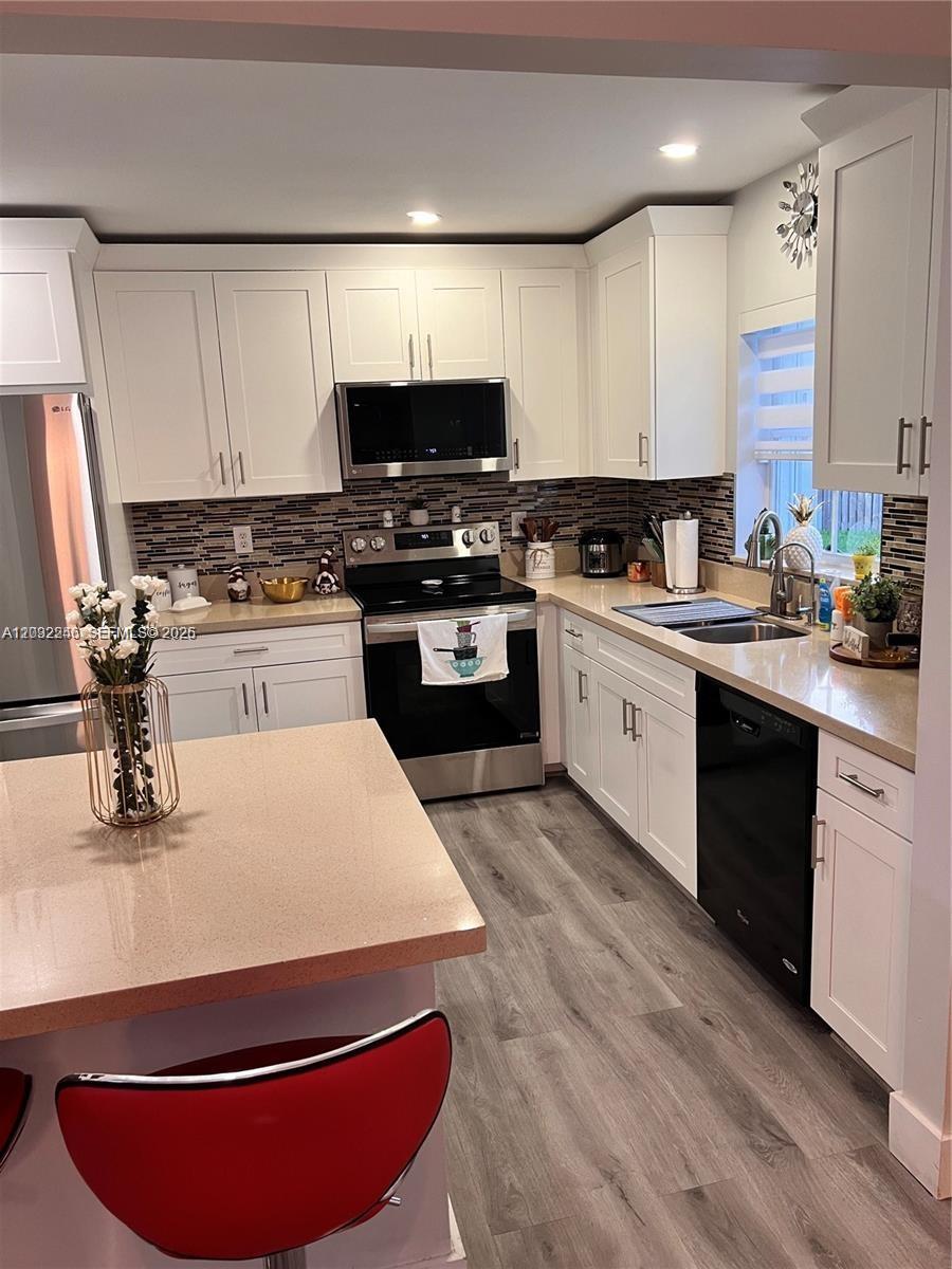 BANYAN ESTATES - Residential Lease