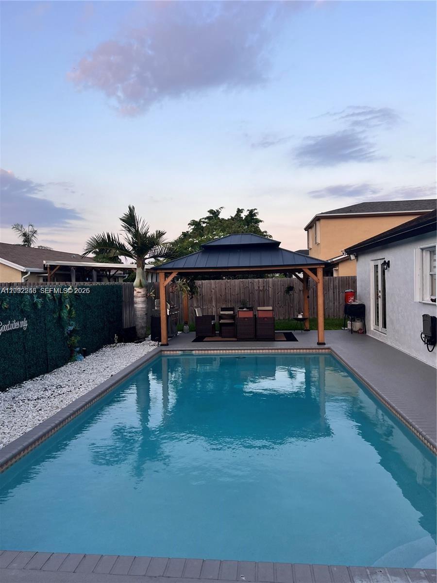 BANYAN ESTATES - Residential Lease