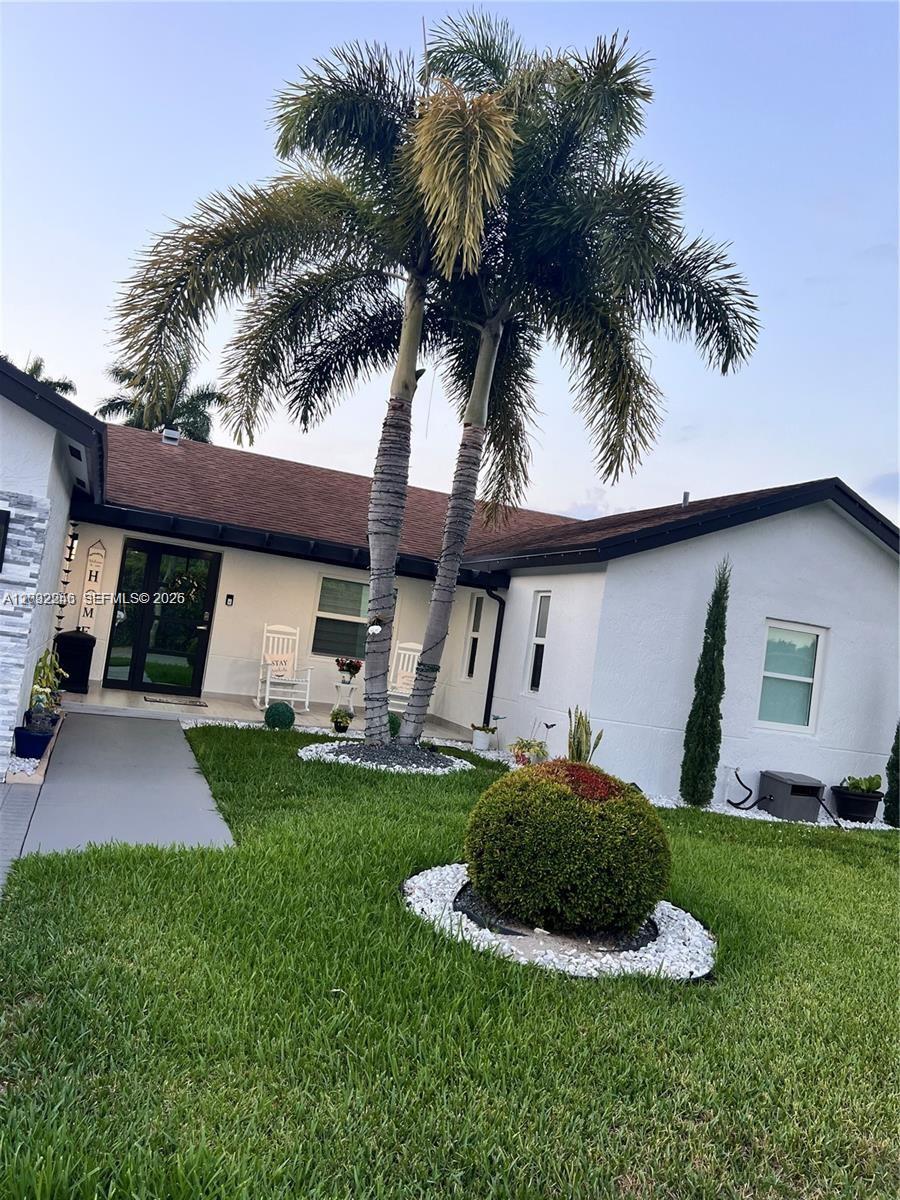 BANYAN ESTATES - Residential Lease