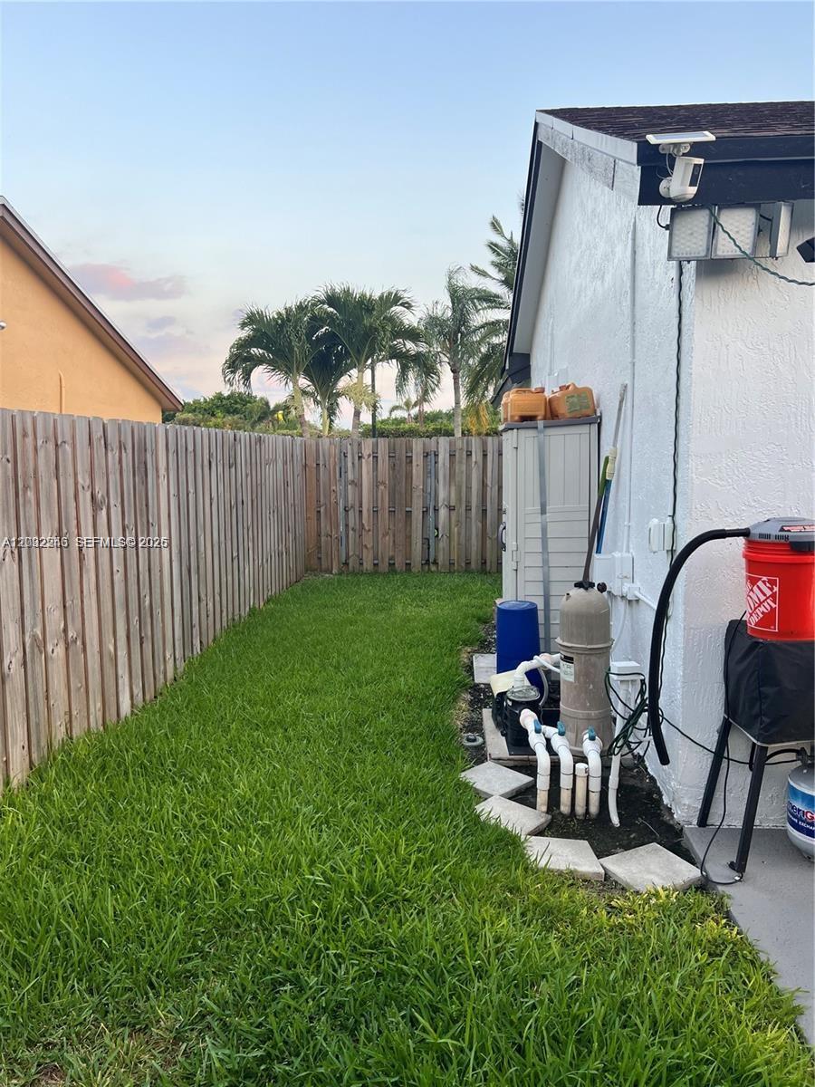 BANYAN ESTATES - Residential Lease