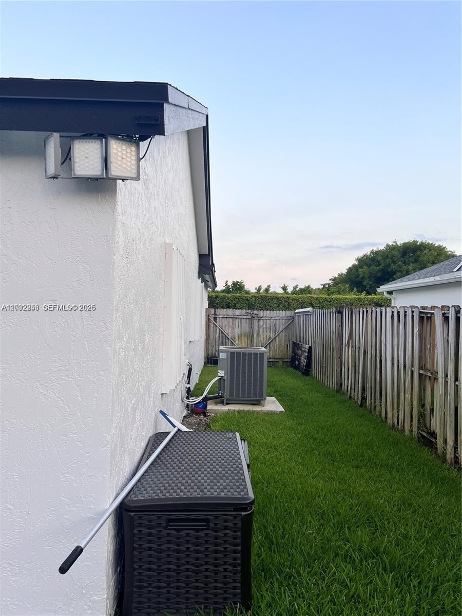 BANYAN ESTATES - Residential Lease