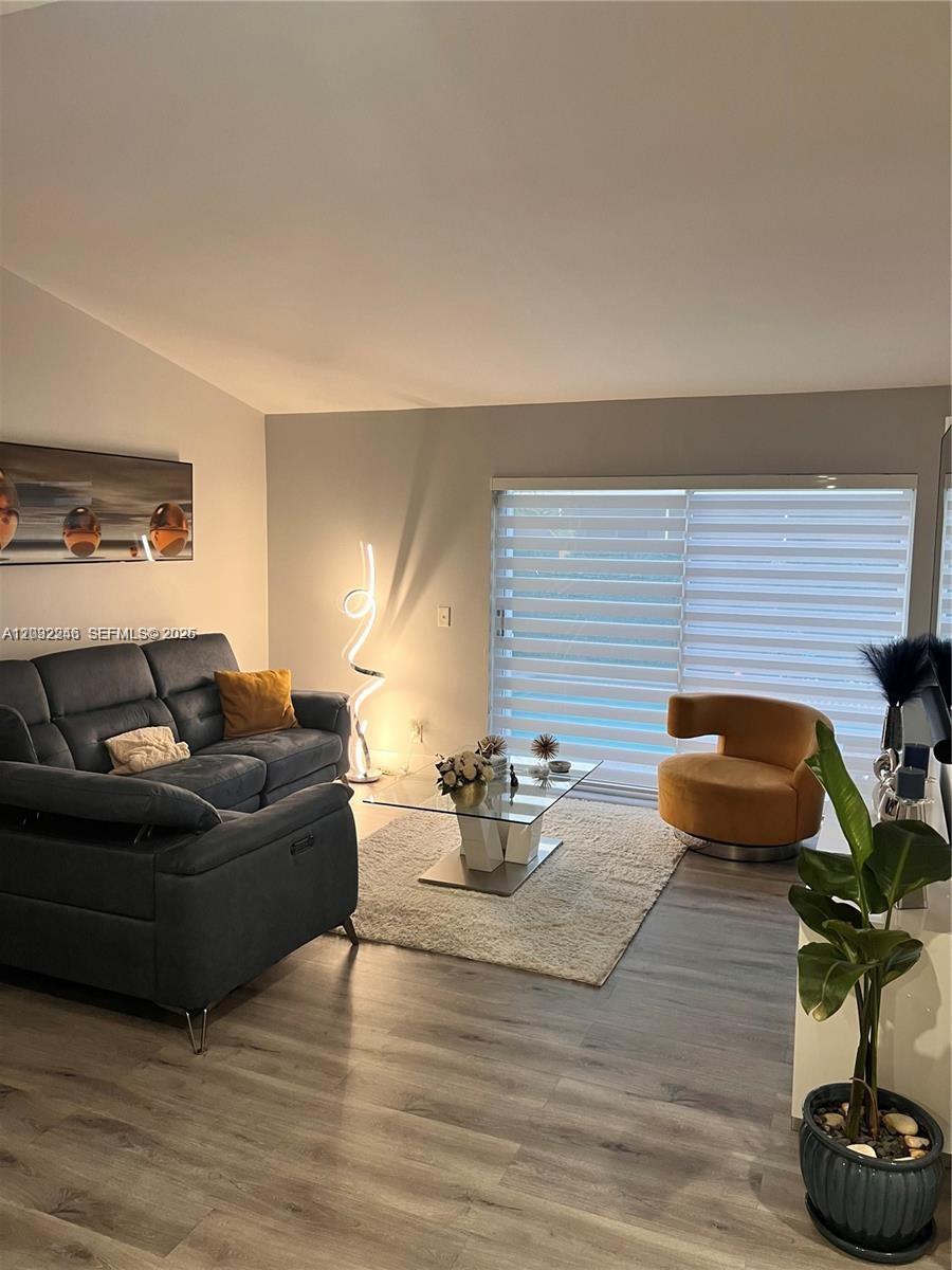 BANYAN ESTATES - Residential Lease