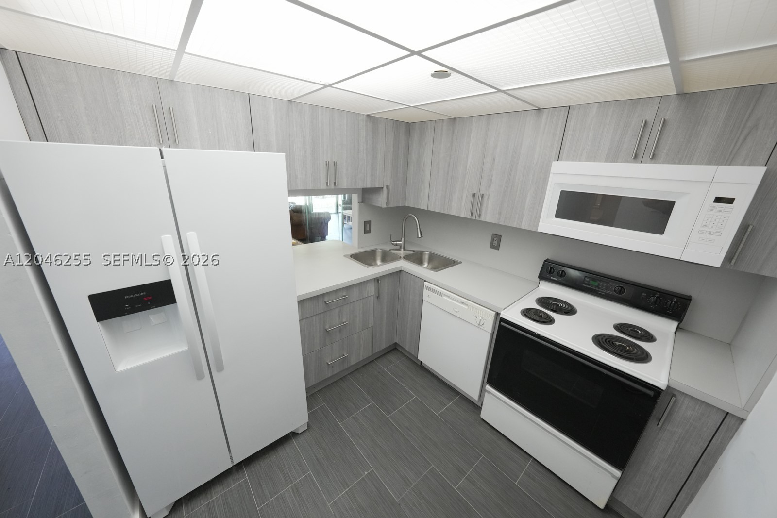 GREENWICH PH I CONDO - Residential
