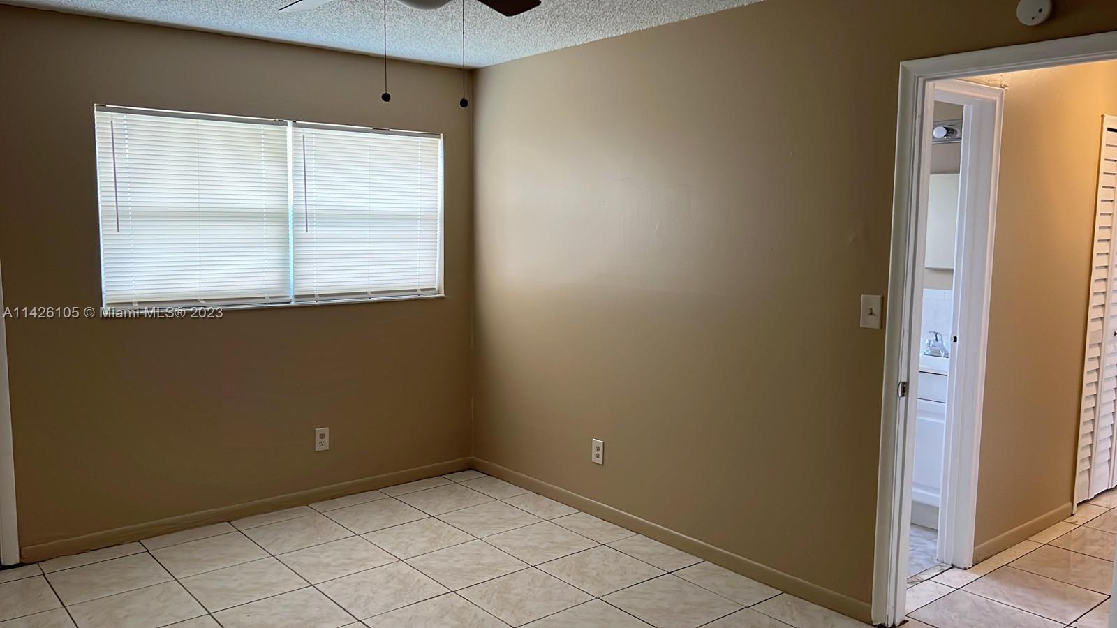 HOLLYWOOD PARK - Residential Lease