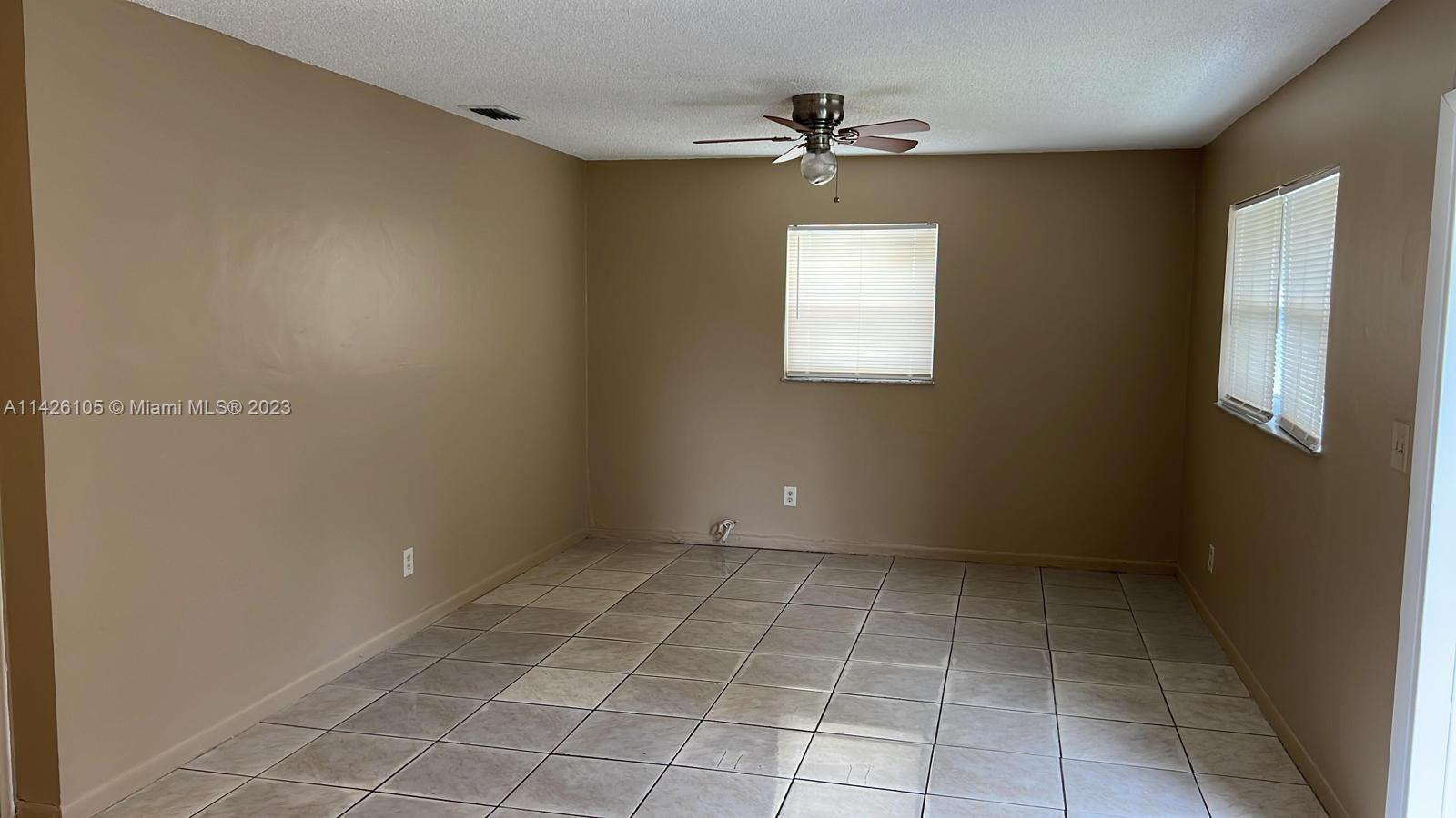 HOLLYWOOD PARK - Residential Lease