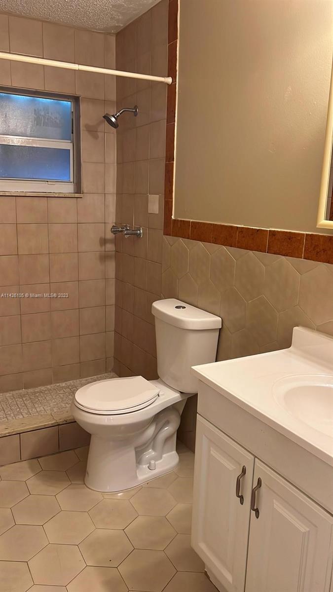 HOLLYWOOD PARK - Residential Lease