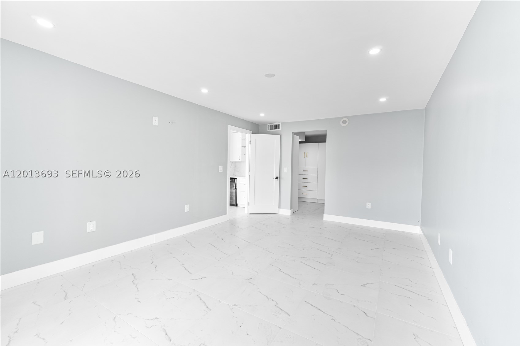 ADMIRALS PORT CONDO-EAST - Residential