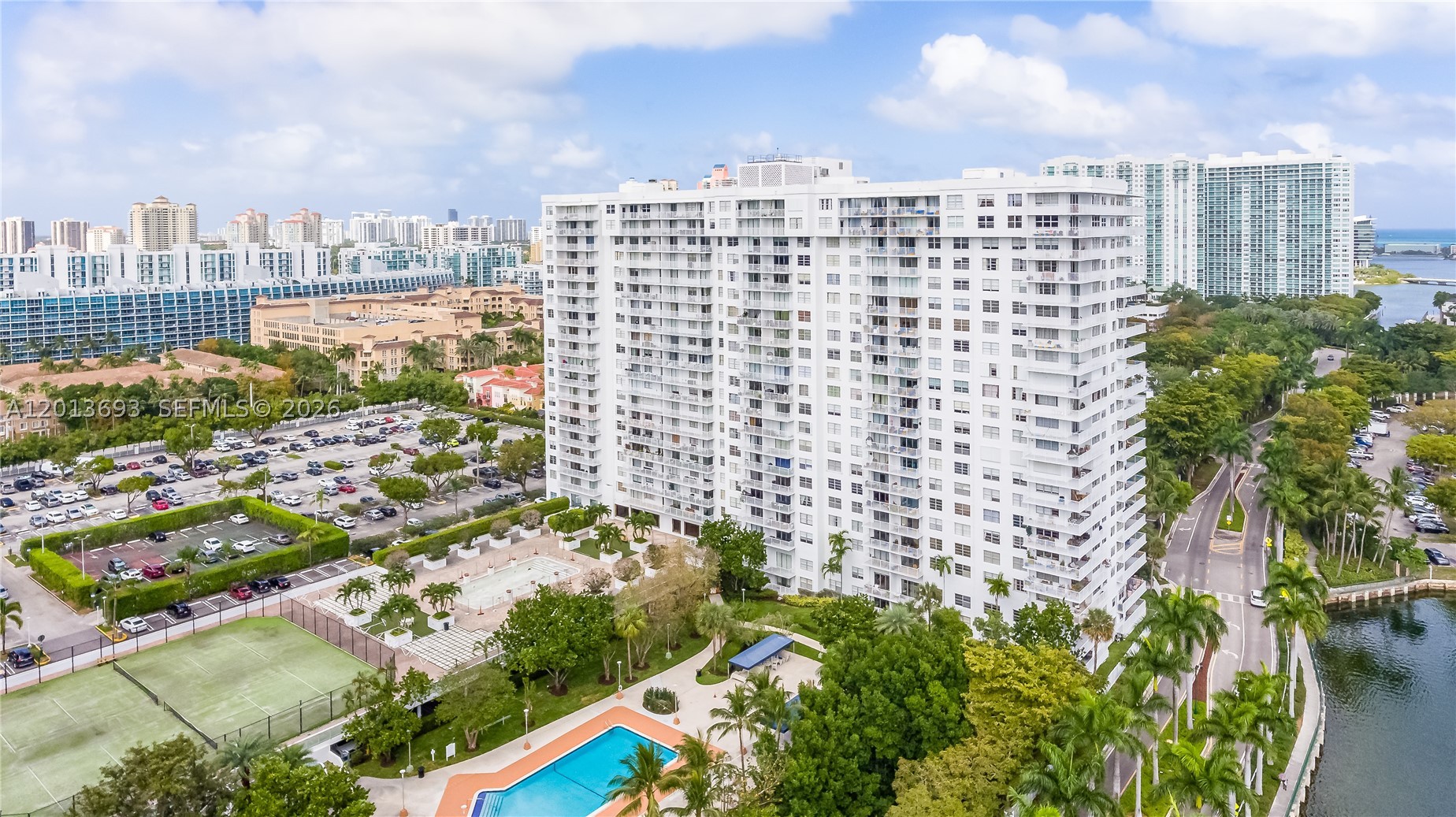 ADMIRALS PORT CONDO-EAST - Residential
