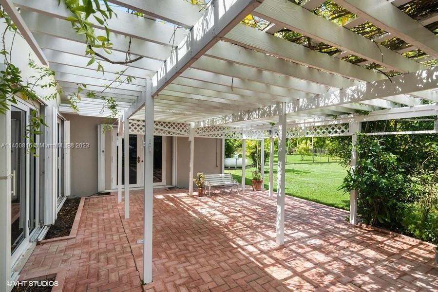 INTERNATIONAL GARDENS SEC - Residential